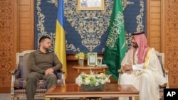 دیدار رییس جمهوری اوکراین و ولیعهد عربستان سعودی. محمد بن سلمان از آمادگی ریاض برای میانجیگری بین اوکراین و روسیه خبر داده است.