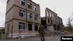 یک خانه مسکونی ویران شده توسط روسیه در منطقه دونتسک، اوکراین - ۲۵ مهر ۱۴۰۲