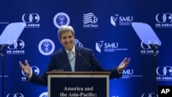 美国国务卿克里在新加坡管理大学发表演讲。