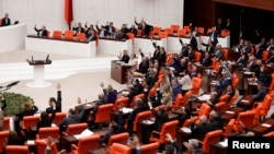 Anggota parlemen Turki sepakat untuk memperpanjang setahun mandat pengiriman tentara untuk memasuki wilayah Suriah apabila diperlukan, melalui pemungutan suara di Ankara (3/10).