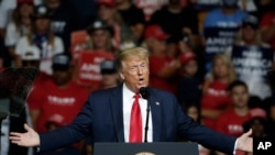 Rais Donald Trump wa Marekani akihutubia mkutano wa kisiasa mjini Tulsa, Oklahoma, Jumamosi Juni 20, 2020. (Picha ya AP/Sue Ogrocki)