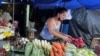 Los países con mayor confianza tienden a gozar de mayores niveles de productividad, mientras que aquellos donde los índices de confianza son bajos, poseen una economía informal más grande. [Foto de archivo]